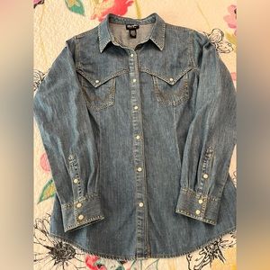 Great Wrangler vintage style snap button denim shirt